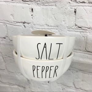 🚨FLASH SALE🚨Rae Dunn “SALT & PEPPER” mini bowls